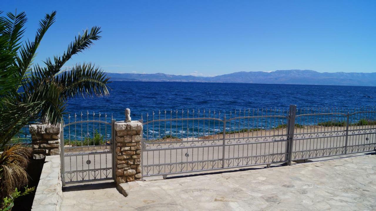 Schoenes Ferienhaus Direkt Am Meer Стоморска Экстерьер фото